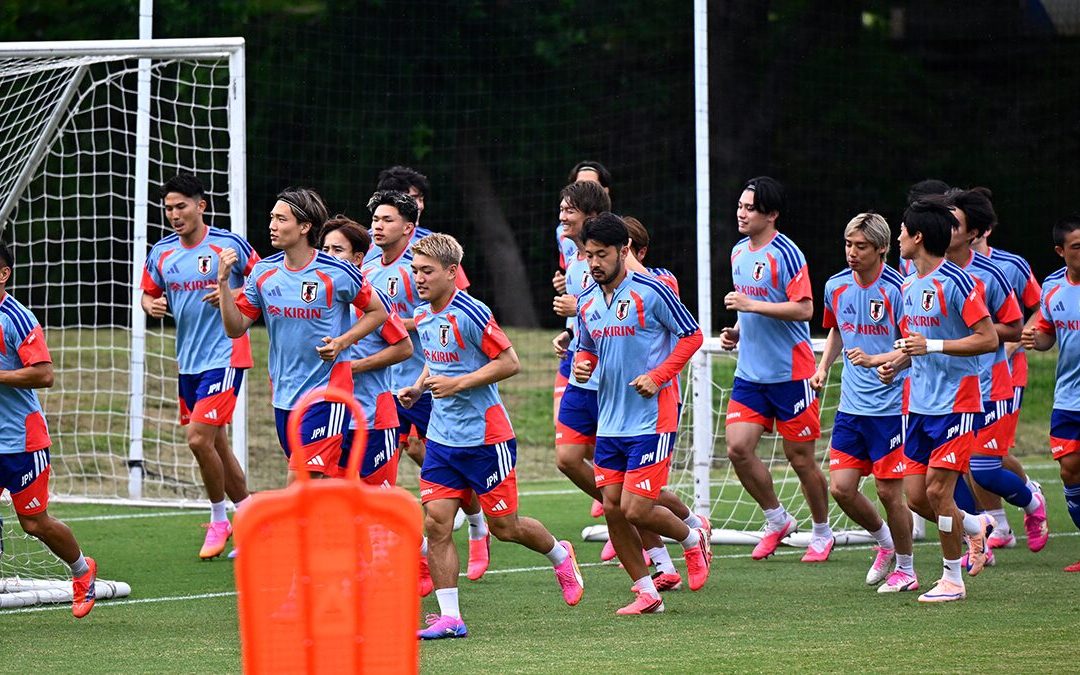ญี่ปุ่น ย้ายสนามซ้อม เพื่อเตรียมตัวบอลโลกแล้ว หลังดราม่าสภาพสนามแย่ (คลิป)