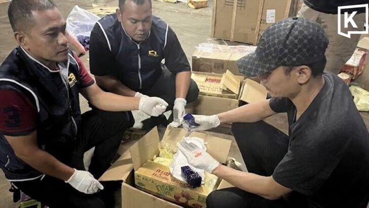 การยึดเมทแอมเฟตามีน 220,000 บรรจุในกล่องส่งทางcourier ที่ใช้ชื่อผู้เสียชีวิต